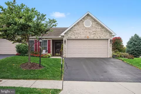 108 Merrihill Dr, Carlisle, PA 17015