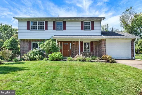 21 Oakwood Ave, Mechanicsburg, PA 17055