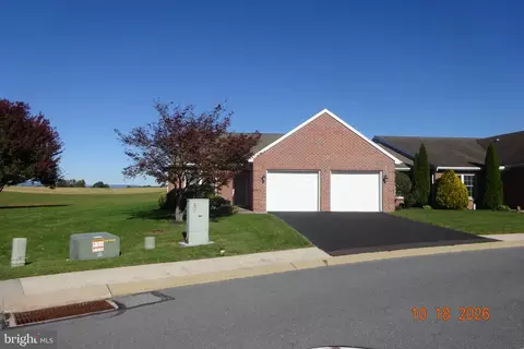 121 Blackbird Ln, Shippensburg, PA 17257