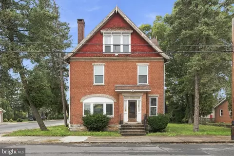 802 N Pitt St, Carlisle, PA 17013