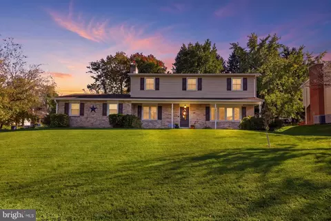 26 Glendale Dr, Mechanicsburg, PA 17055