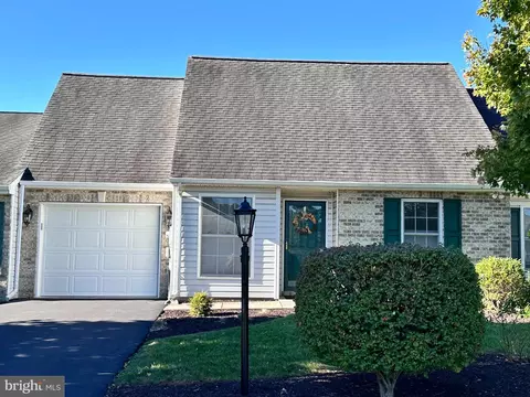 43 Burwick Dr, Mechanicsburg, PA 17050