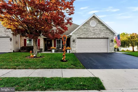 40 Summerfield Dr, Carlisle, PA 17015