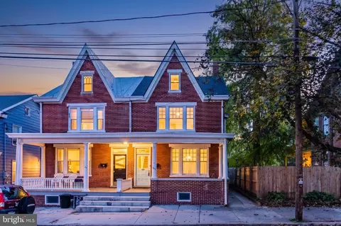 147 N College St, Carlisle, PA 17013