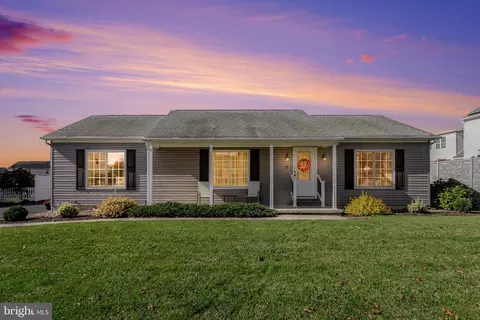 11 Flagstone Dr, Carlisle, PA 17015