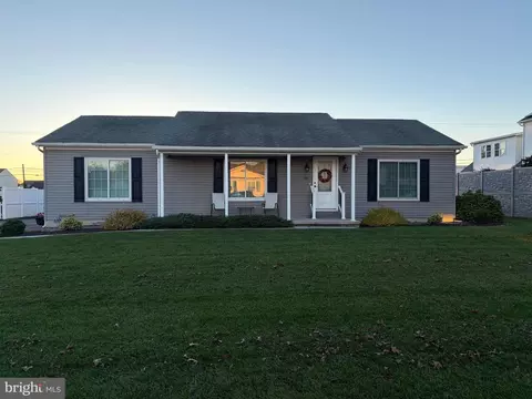 11 Flagstone Dr, Carlisle, PA 17015