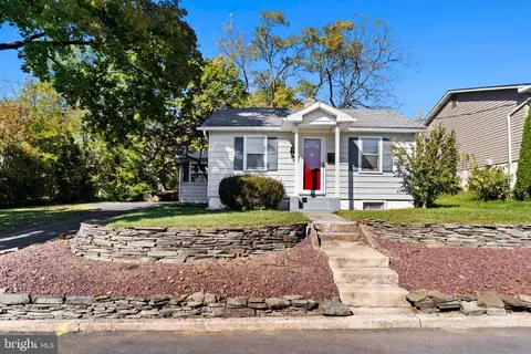 2030 Lincoln St, Camp Hill, PA 17011