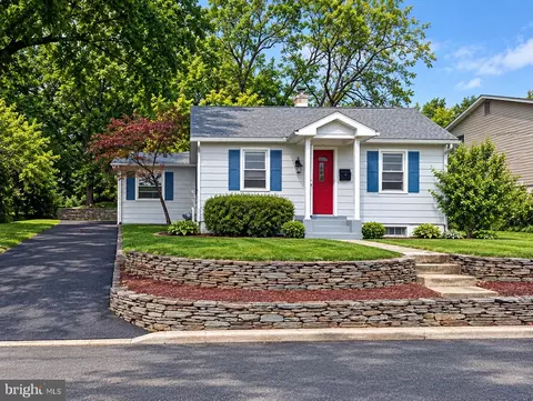 2030 Lincoln St, Camp Hill, PA 17011