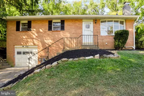 109 N Sporting Hill Rd, Mechanicsburg, PA 17050