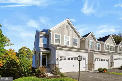 8 Woods Dr, Camp Hill, PA 17011