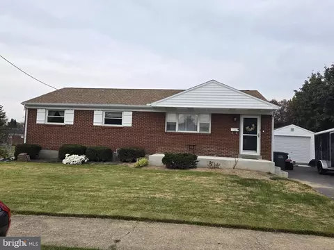 37 Palmer Dr, Camp Hill, PA 17011