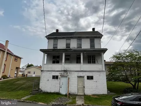 39 W Lehigh St, Summit Hill, PA 18250