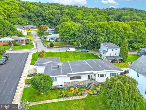 100 W Abbott St, Lansford, PA 18232