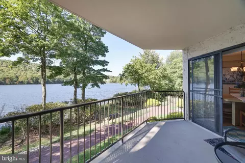 61 Midlake Dr #202, Lake Harmony, PA 18624