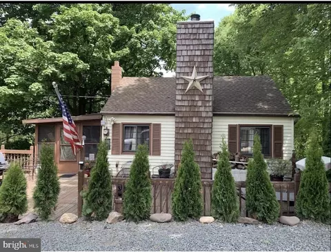 588 N Lake Dr, Lake Harmony, PA 18624