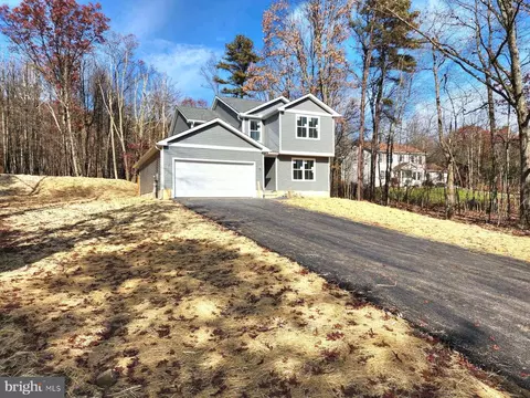 360 Innsbruck Dr, Lehighton, PA 18235