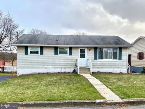 8 W Cherry St, Tresckow, PA 18254