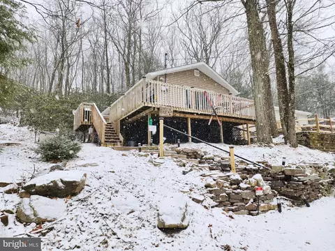 41 S Lake Dr, Lake Harmony, PA 18624