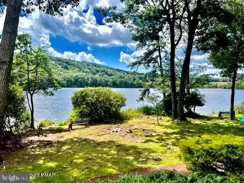 51 Midlake Dr #102H, Lake Harmony, PA 18624