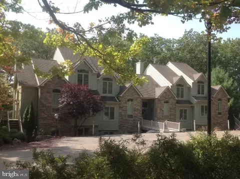 48 Mountainwood Dr, Lake Harmony, PA 18624