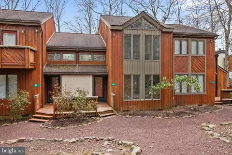 101 Warbler Ct, Lake Harmony, PA 18624