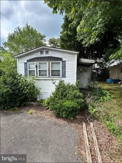 12 Navajo Ln #12, Lehighton, PA 18235