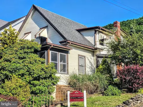 101 E 103 E Center St, Nesquehoning, PA 18240