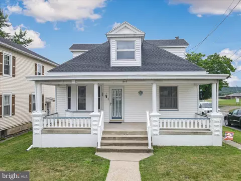 943 Iron St, Lehighton, PA 18235