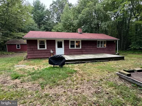 665 Log Fence Rd, Palmerton, PA 18071