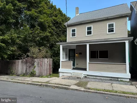 464 W White St, Summit Hill, PA 18250