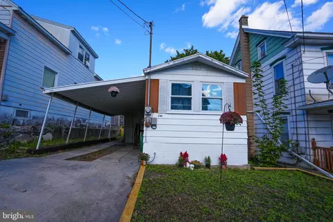 204 Carbon St, Lehighton, PA 18235