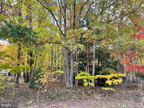 510 White Bear Dr W, Summit Hill, PA 18250