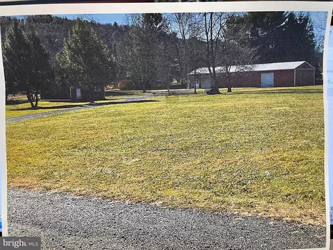1375 Oak Grove Dr, Lehighton, PA 18235
