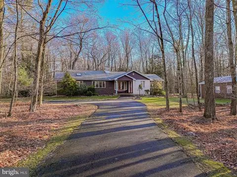 7 Mushroom Ln, Albrightsville, PA 18210