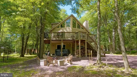 8 Lupine Dr, Lake Harmony, PA 18624