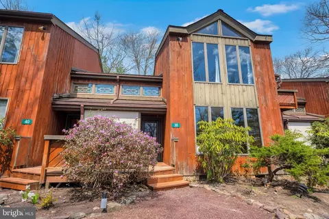 38 Dove Dr, Lake Harmony, PA 18624