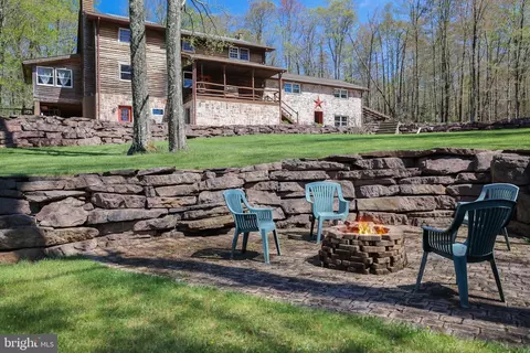 32 Black Bear Rd, Albrightsville, PA 18210