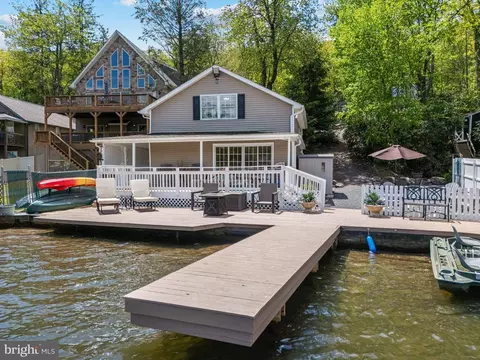 34 S Lake Dr, Lake Harmony, PA 18624