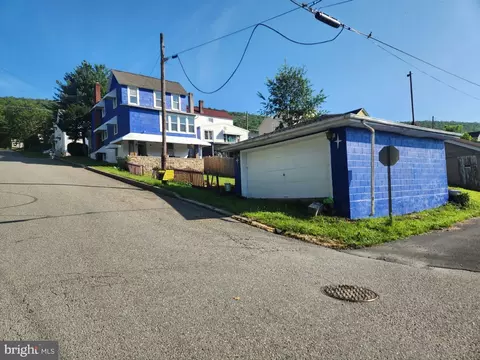 64 W Garibaldi Ave, Nesquehoning, PA 18240