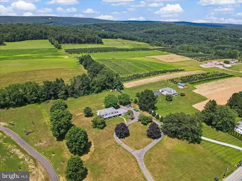2530 Mahoning Dr W, Lehighton, PA 18235