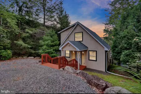 114 S Lake Dr, Lake Harmony, PA 18624