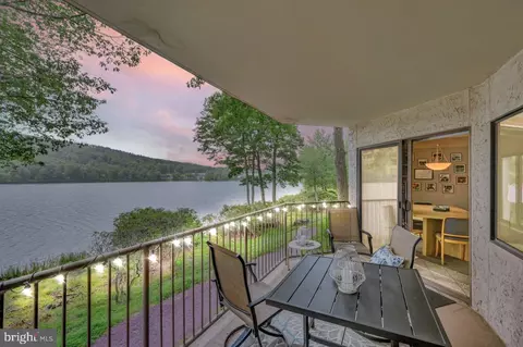 59 Midlake Dr, Lake Harmony, PA 18624