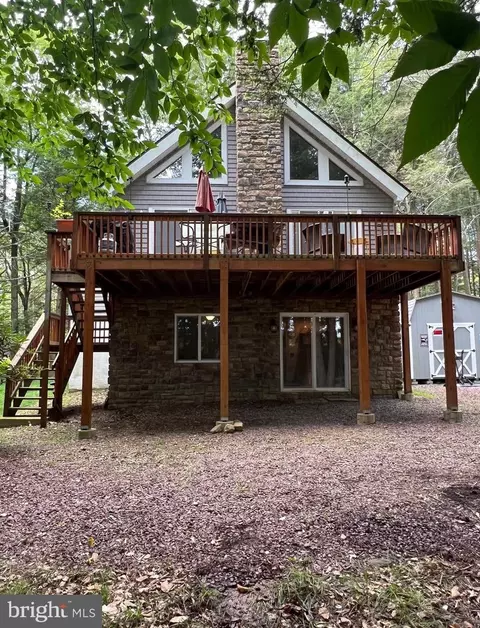 47 Holiday Dr, Albrightsville, PA 18210