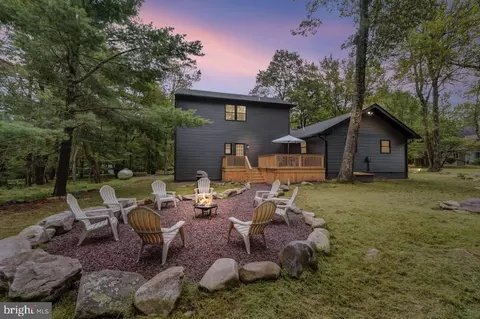 10 Red Oak Rd, Lake Harmony, PA 18624