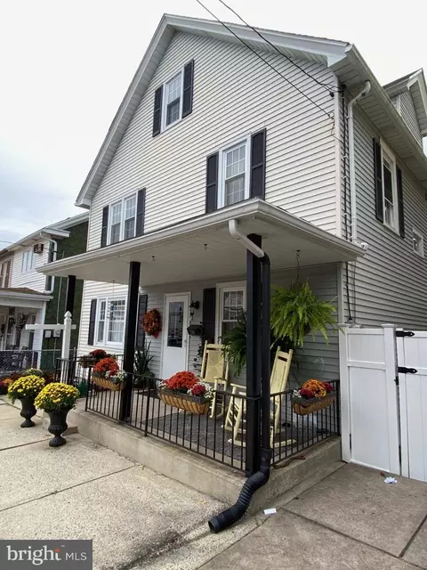 240 E Hazard St, Summit Hill, PA 18250