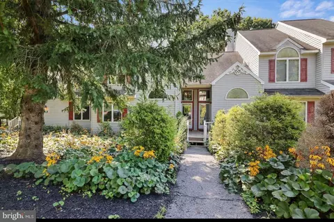 78 Laurelwoods Dr, Lake Harmony, PA 18624