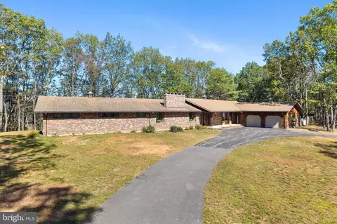 322 Manor Ln E, Lehighton, PA 18235