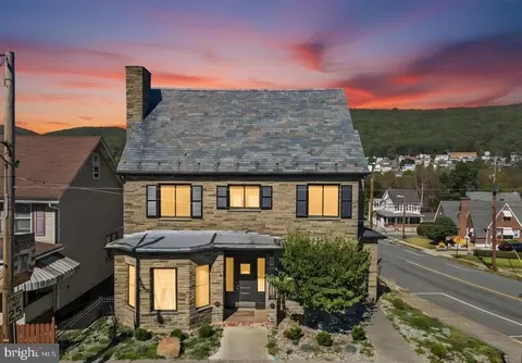2 W Catawissa St, Nesquehoning, PA 18240