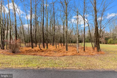 17 Navajo Trl, Albrightsville, PA 18210
