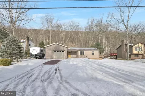 449 Lake Dr, Nesquehoning, PA 18240